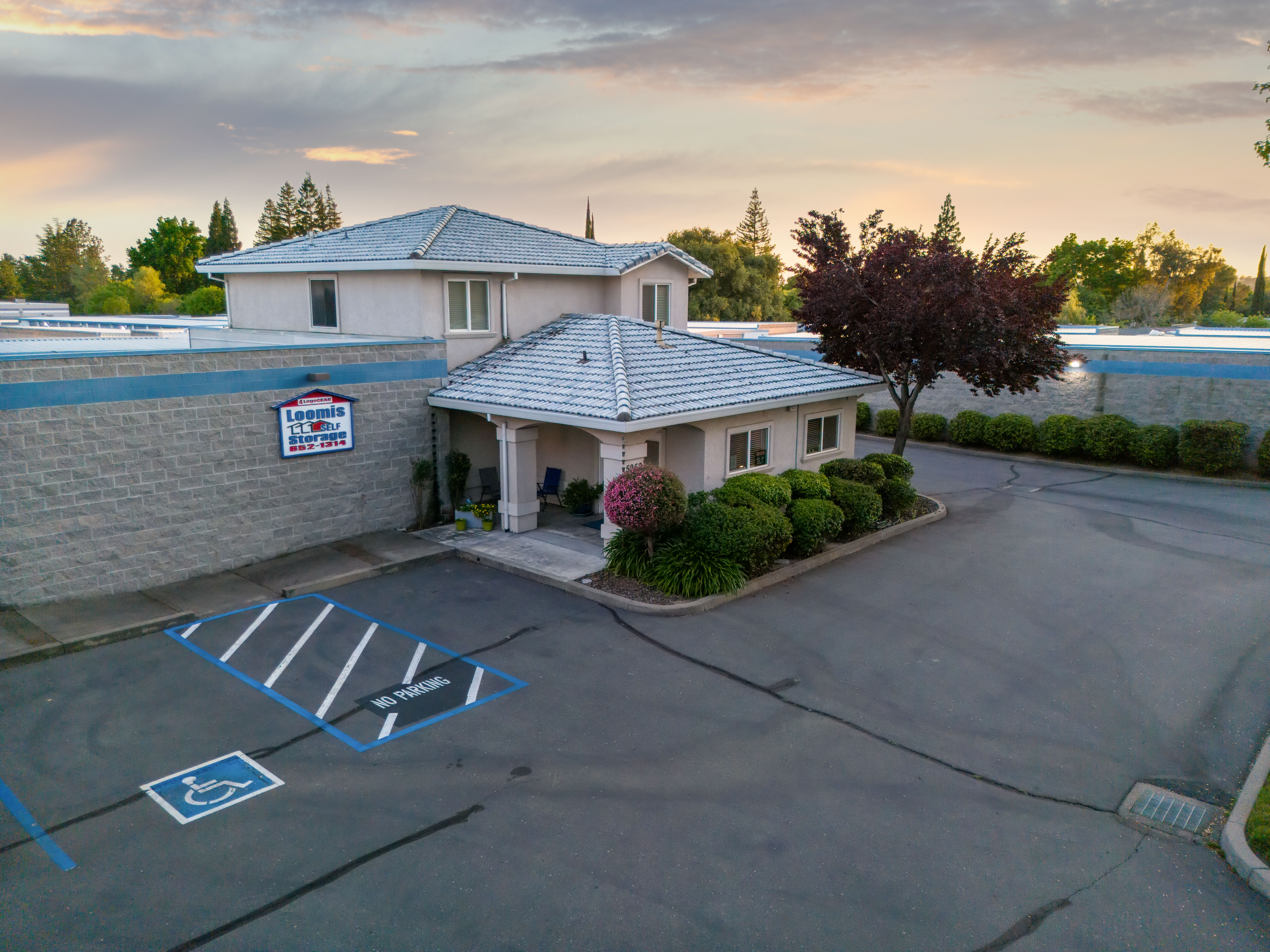 Loomis Self Storage office entrance